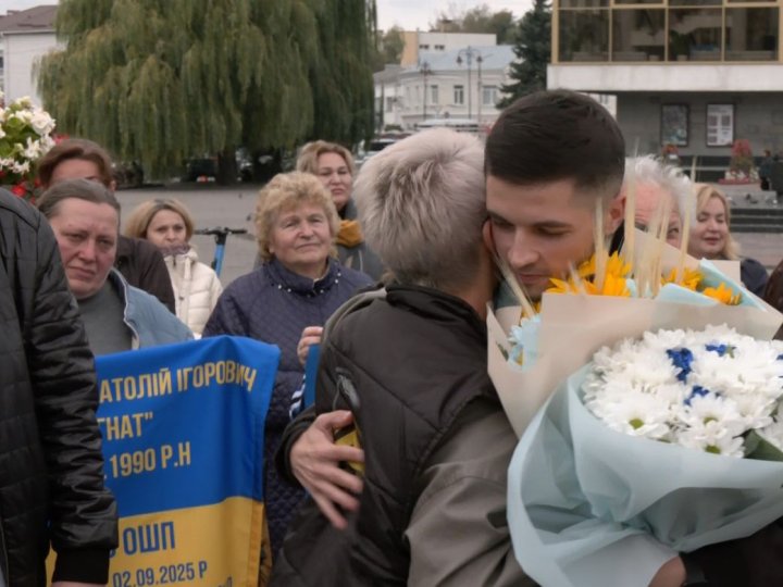Зняв свій портрет полоненого після 4 років неволі: Луцьк зустрів оборонця Маріуполя Павла Літвіна