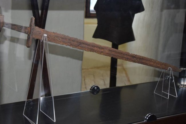 У Луцьку показали старовинний меч