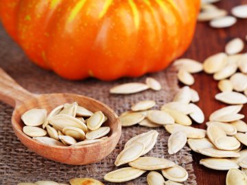 Скільки на ринку в Луцьку коштують гарбузи та горіхи. ВІДЕО