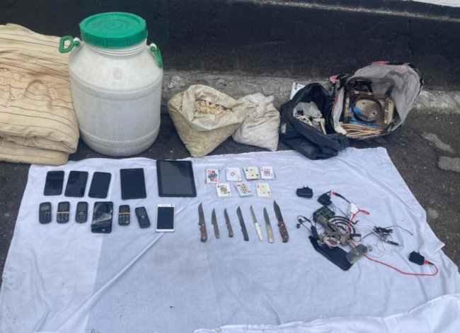 У луцькому СІЗО та маневицькій колонії у в'язнів вилучили заборонені предмети. ФОТО