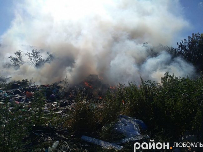 На Волині горить сміттєзвалище. ФОТО