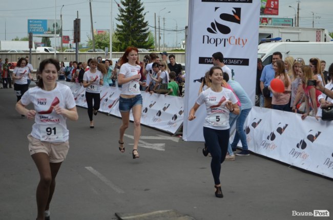 У Луцьку відбувся унікальний для міста «Забіг на шпильках». ФОТО