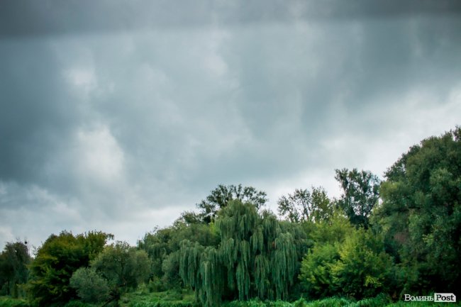 За мить до зливи: світлини дощового неба над Луцьком. ФОТО