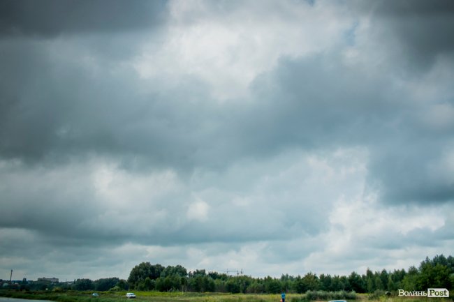 За мить до зливи: світлини дощового неба над Луцьком. ФОТО