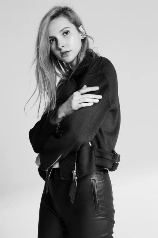 «Не можу змінити колір волосся, підстригтися чи набрати зайвий кілограм», - луцька модель про особливості професії