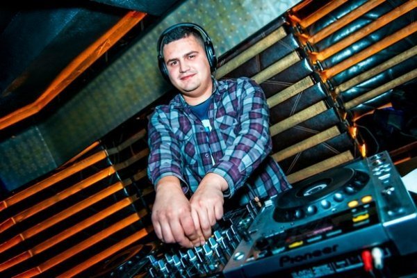 «Хлопці проти дівчат» - розваги в луцькому клубі. ФОТО