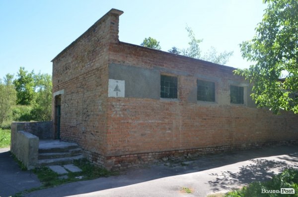 У Луцькому парку санітарна проблема: єдиний туалет нагадує кімнату жахів. ФОТО