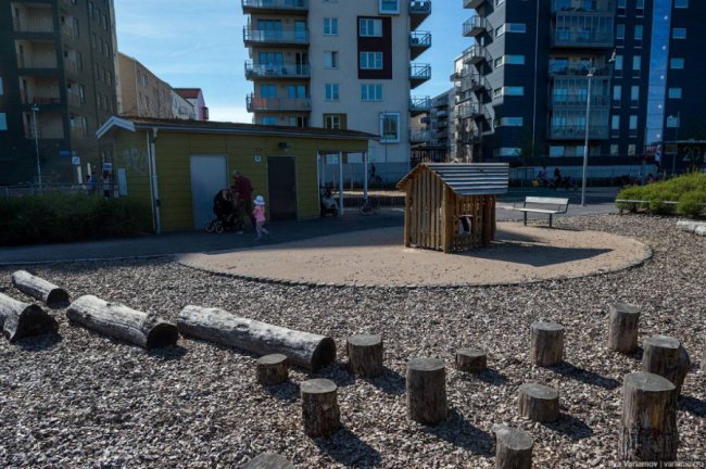 Біля РАЦСу в Луцьку хочуть встановити незвичний майданчик. ФОТО