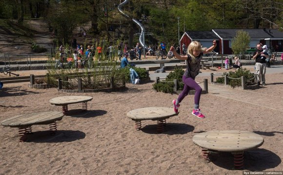 Біля РАЦСу в Луцьку хочуть встановити незвичний майданчик. ФОТО