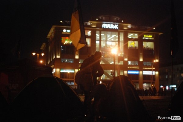 У Луцьку розпочався Євромайдан. ФОТО. ВІДЕО