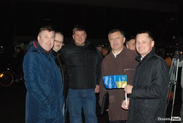 У Луцьку розпочався Євромайдан. ФОТО. ВІДЕО