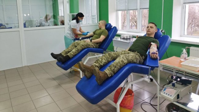 У Луцьку прикордонники здавали кров для поранених військових
