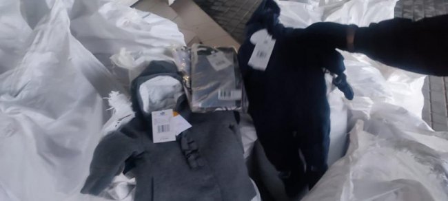 Іноземець віз через «Устилуг» майже 300 кг одягу, який видавав за гуманітарку