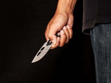 На Волині посадили чоловіка, який штрикав ножем людей