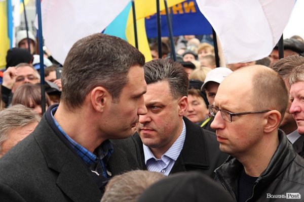 Акція «Вставай, Україно!» розпочалася в Луцьку. ФОТО. ОНОВЛЕНО