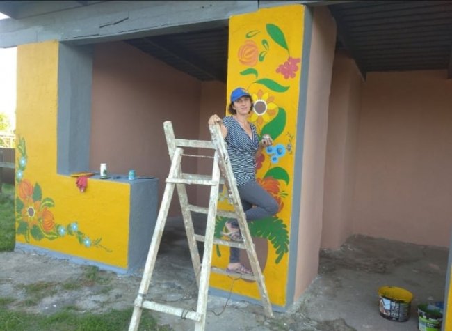 У волинському селі зупинку розмалювали петриківським розписом. ФОТО