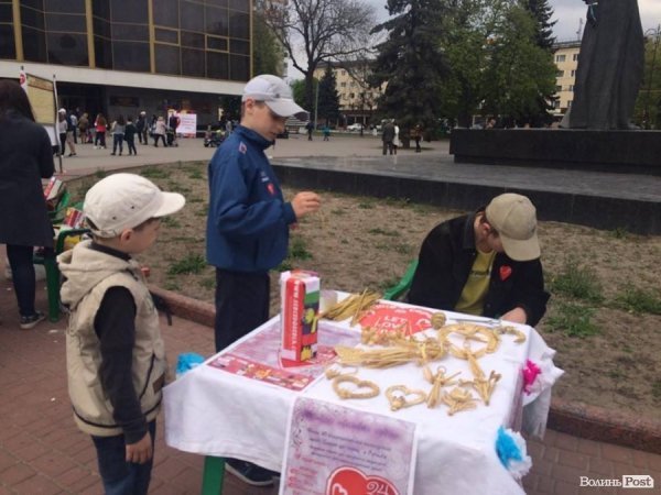 Як розважали лучан на Вербну неділю. ФОТО