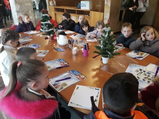 У Луцьку знедолені діти разом писали листа святому Миколаю