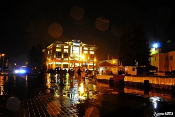 Вечірній Євромайдан у Луцьку. ФОТО