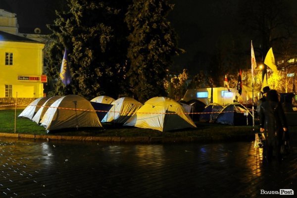 Вечірній Євромайдан у Луцьку. ФОТО
