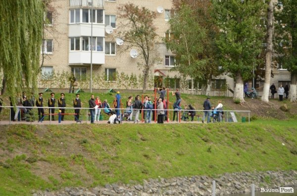 У Луцьку поряд з «Сіті-парком» відкрили Міст закоханих. ФОТО