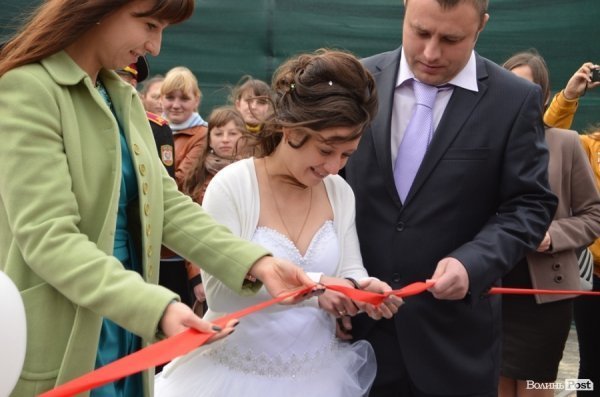 У Луцьку поряд з «Сіті-парком» відкрили Міст закоханих. ФОТО