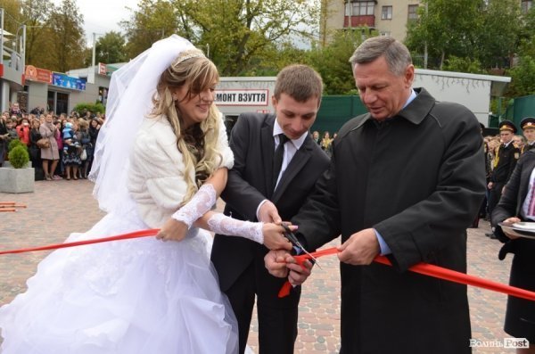 У Луцьку поряд з «Сіті-парком» відкрили Міст закоханих. ФОТО