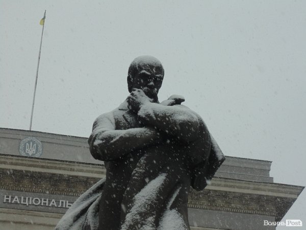 Луцьк засипає снігом. ФОТО