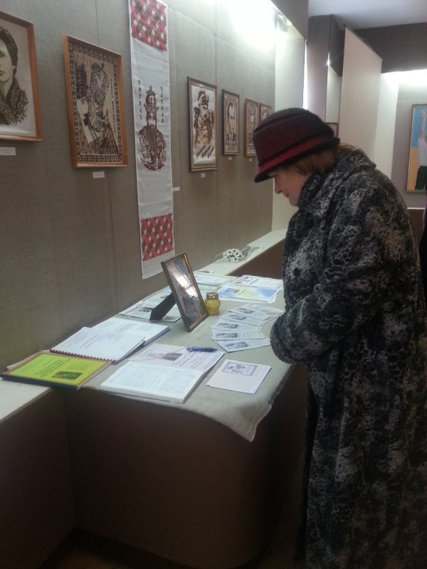 Вишиті портрети відомих українців представили у Луцьку. ФОТО