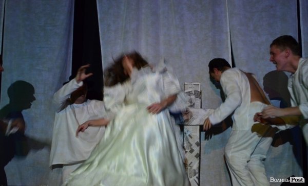 Театр «Гармидер» «збожеволів» на сцені. ФОТО  