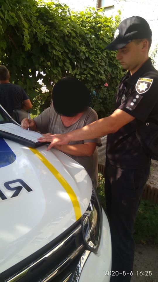 У селі на Волині зливали нечистоти прямо біля будинку. ФОТО