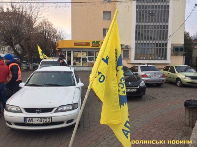 Власники «євроблях» виїхали перекривати трасу Луцьк-Ковель. ФОТО