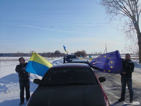 Як волинські автомайданівці пікетували маєтки регіоналів. ФОТО. ВІДЕО
