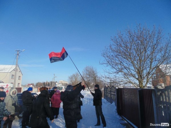 Як волинські автомайданівці пікетували маєтки регіоналів. ФОТО. ВІДЕО