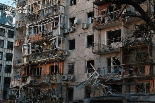 У Києві - прямі влучання щонайменше в 20 будинків
