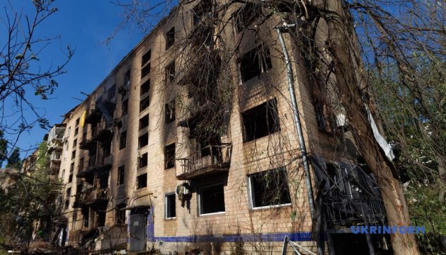 У Києві - прямі влучання щонайменше в 20 будинків