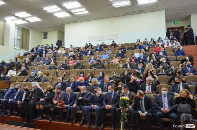 Знані гості і оберемки квітів: Ірину Вахович представили на посаді ректора ЛНТУ. ФОТО