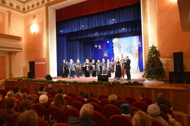 Лучани насолодилися різдвяним концертом оркестру «Con Moto». ФОТО