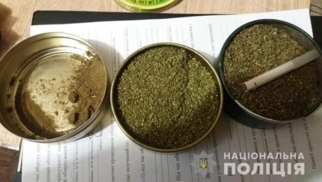 Наркотики, гвинтівка і ніж: волинянина «потрусили» поліцейські