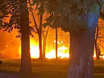 У Вінниці в парку горів дитячий атракціон. ВІДЕО