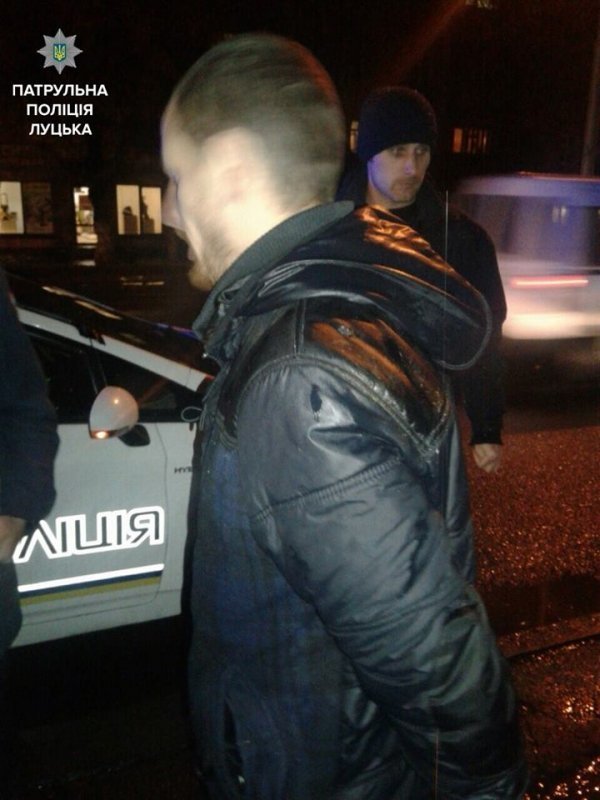 Далеко не втік: у центрі Луцька спіймали п’яного грабіжника