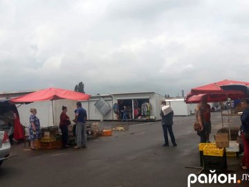 Клієнтів тут не багато, – підприємці про ситуацію на Новому ринку. ФОТО