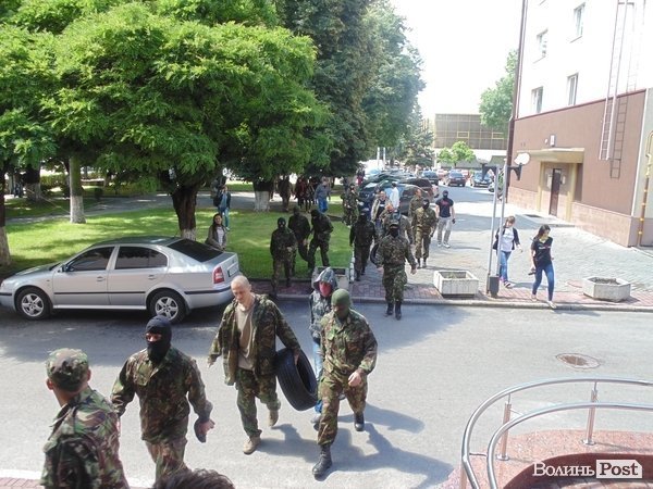 Від вас смердить корупцією, − «Правий сектор» навідався до правоохоронців.ФОТО.ВІДЕО