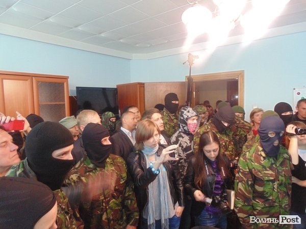 Від вас смердить корупцією, − «Правий сектор» навідався до правоохоронців.ФОТО.ВІДЕО