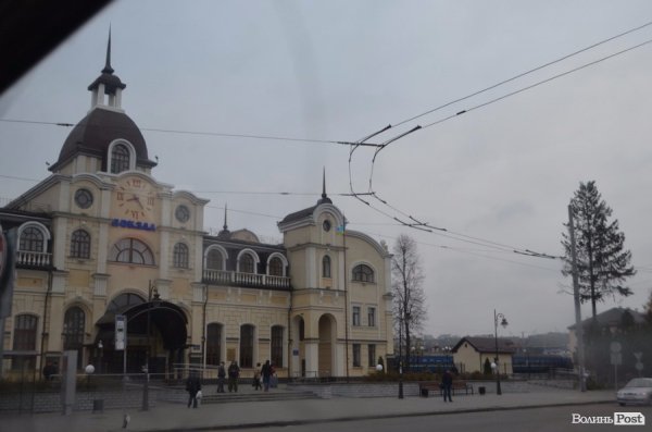 «Схід і Захід разом!»: до Луцька приїхав «Потяг єднання»