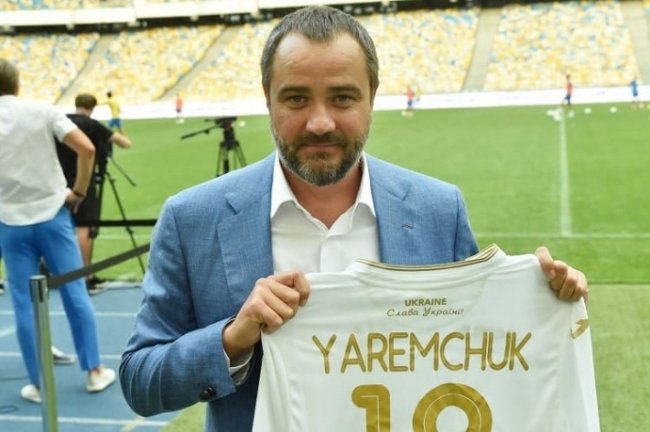 На формі футбольної збірної України з'явився напис «Слава Україні»