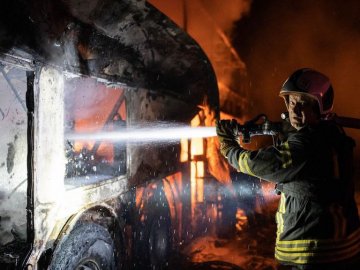 У Києві уламки ракети впали на територію зоопарку, є ушкодження у п'яти районах