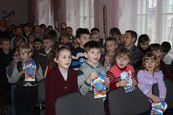 Головний міліціонер Волині побував у ролі Миколая. ФОТО