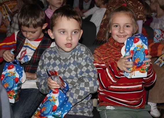 Головний міліціонер Волині побував у ролі Миколая. ФОТО