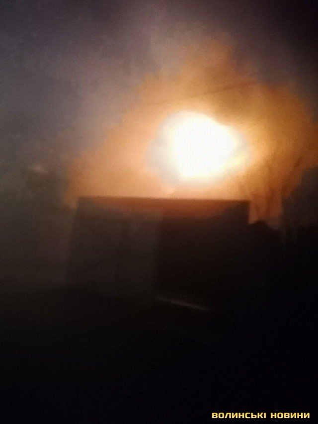 У Луцьку вночі горів  житловий будинок. ФОТО. ВІДЕО